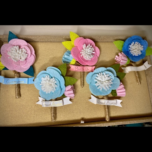 Baby Shower Felt Flower Corsages SET OF 4 Boutonnieres Keepsake Sprinkle Reveal - Picture 1 of 16